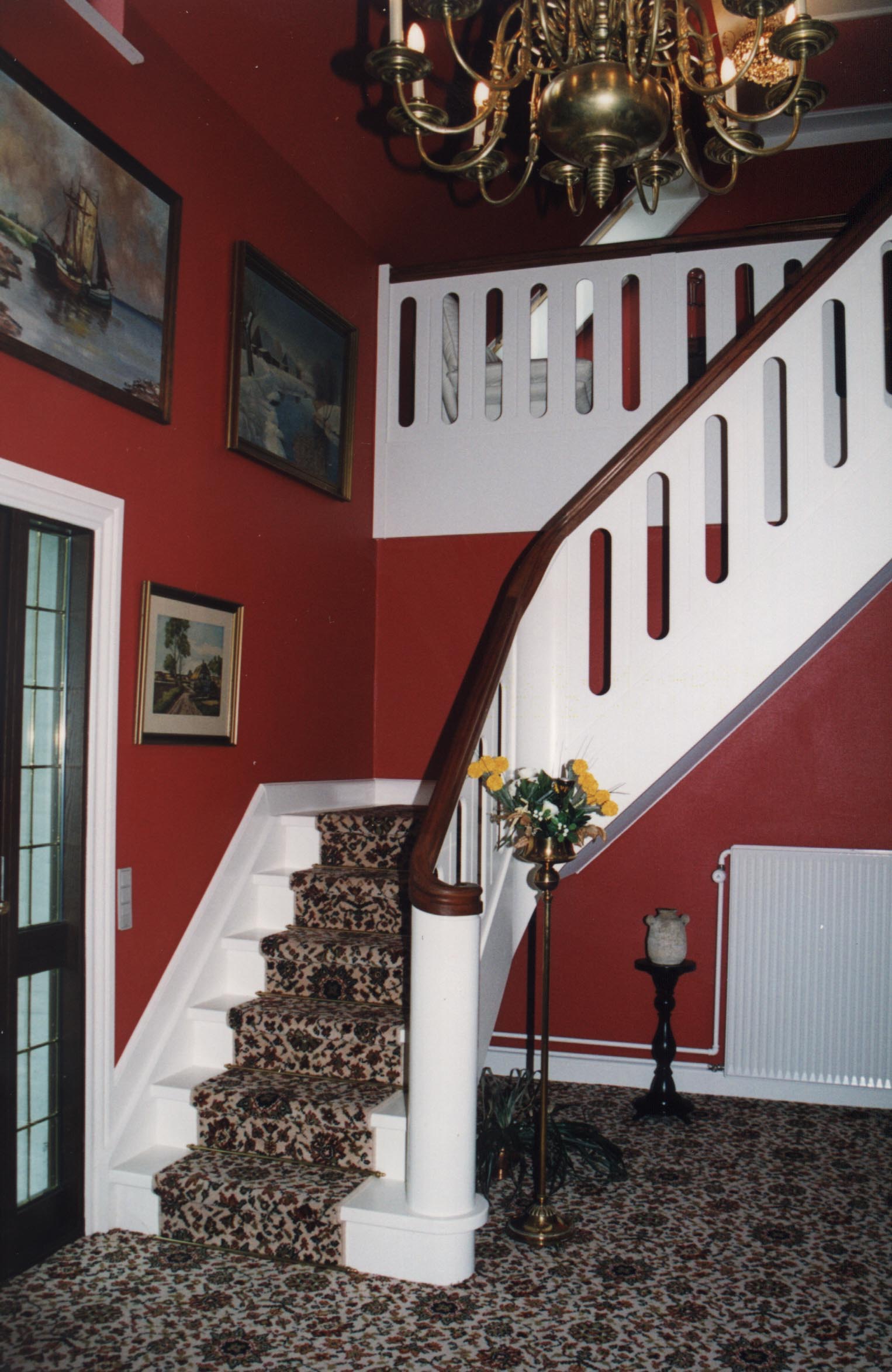 12 Kvartsvings reposetrappe med buet hovedstykke