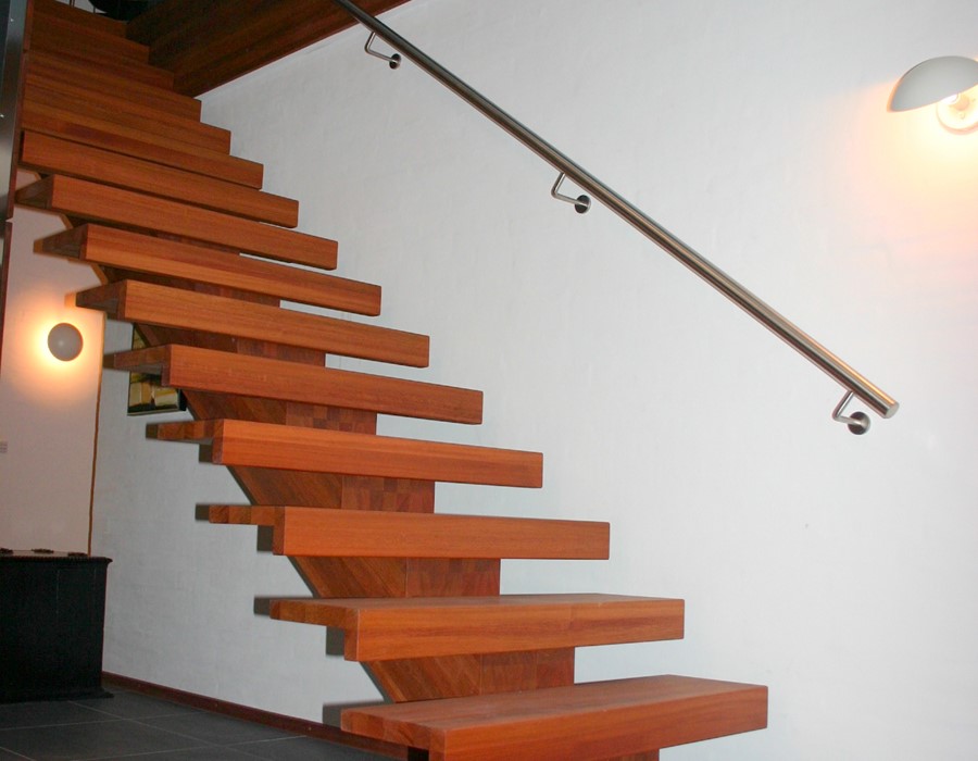 41 Ligeløbs opsadlet trappe med centervange