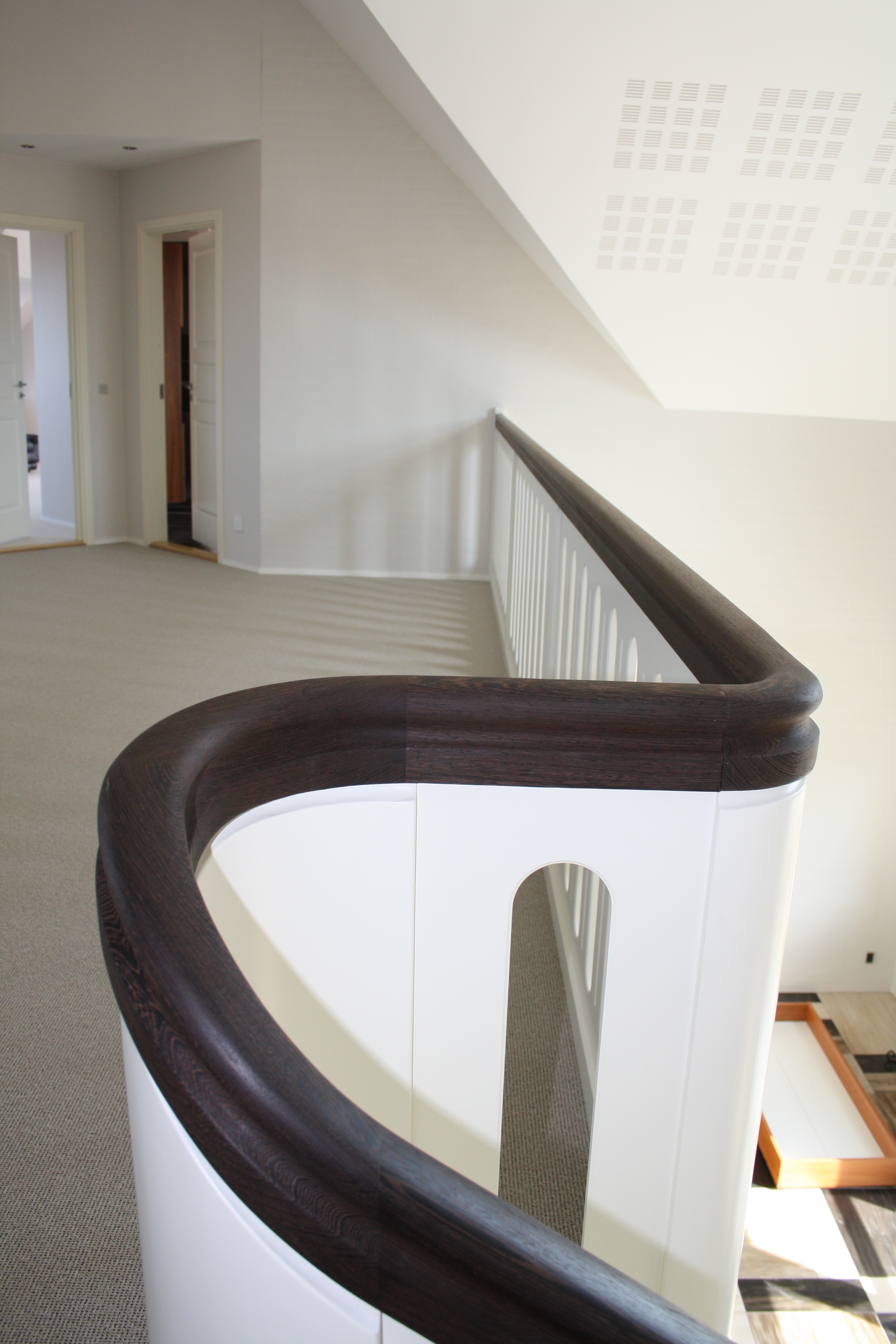 kvartsvingstrappe-type-tt27-med-buet-hovedstykke-(17)-5.JPG