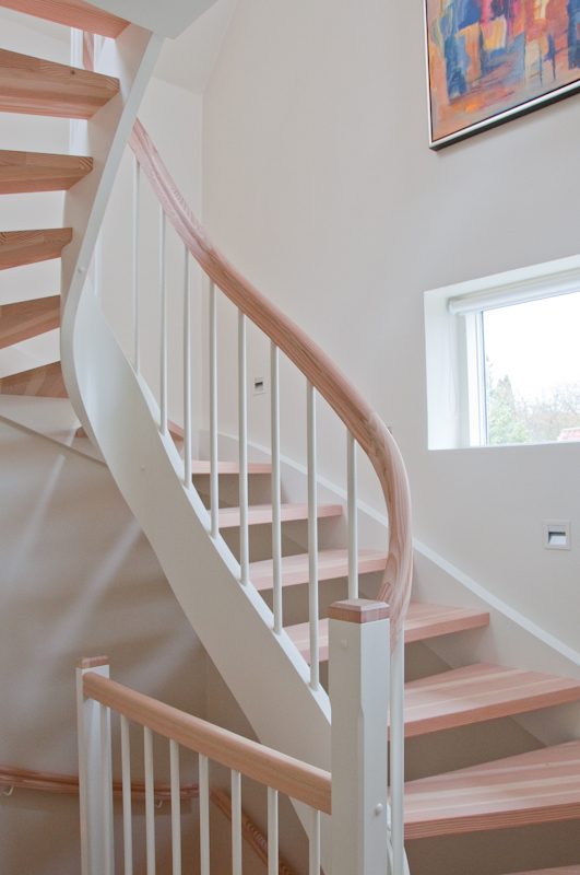 halvsvingstrappe-tt26-med-buet-hovedstykke-7.jpg