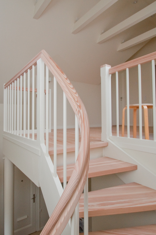 halvsvingstrappe-tt26-med-buet-hovedstykke-8.jpg