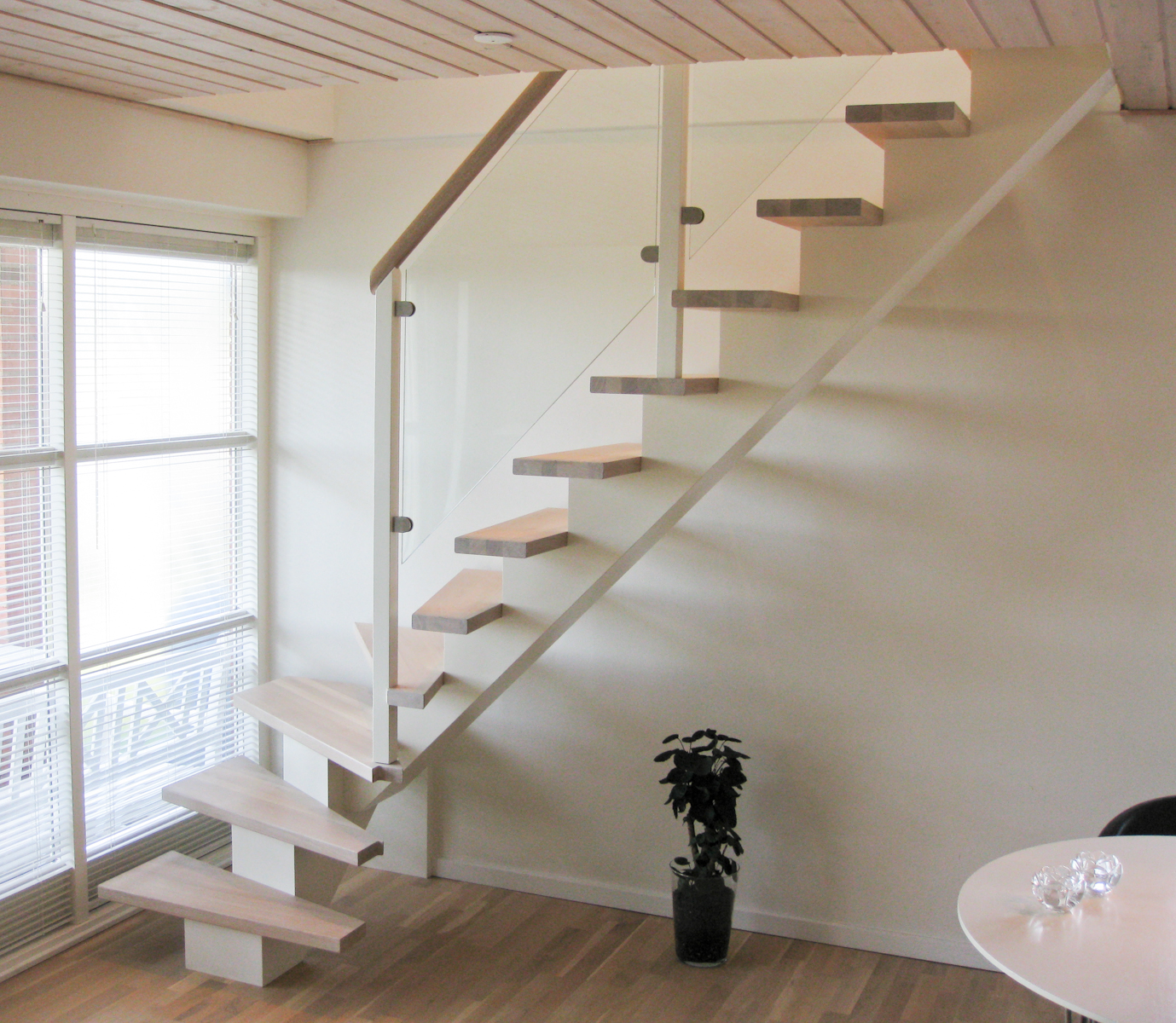 83 Kvartsvingstrappe med centervange