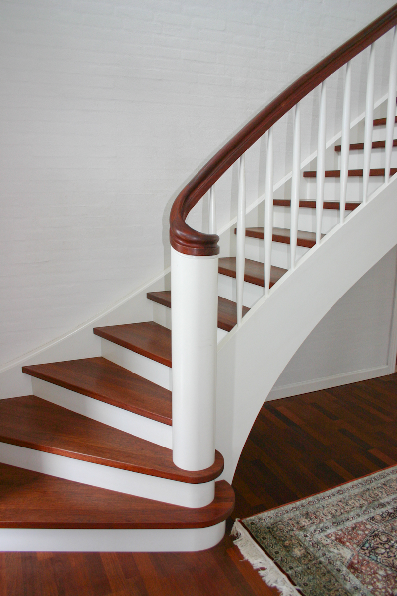 86 Kvartsvingstrappe med dobbelt klodstrin