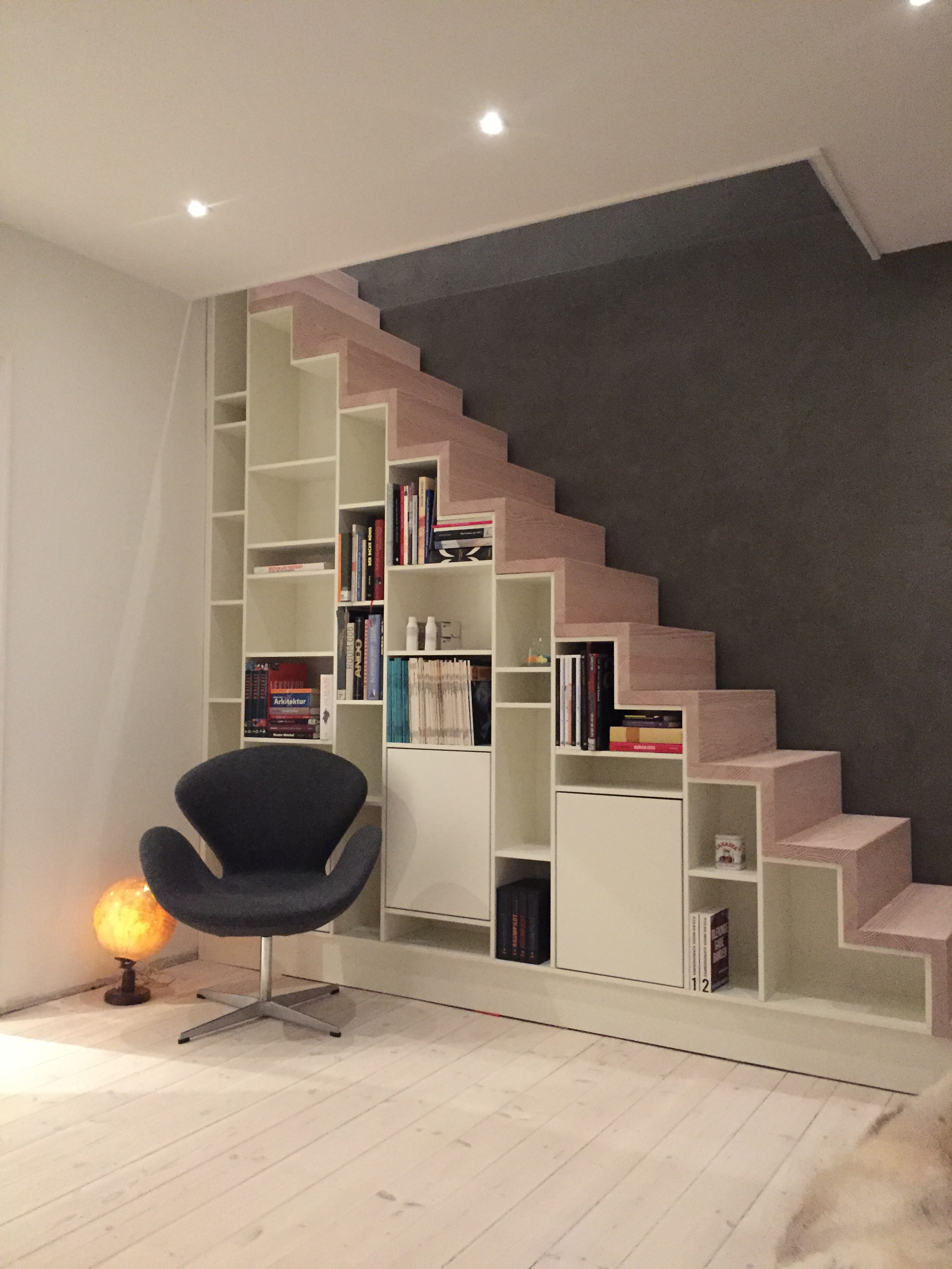 95 Opsadlet Ligeløbstrappe incl. reol.