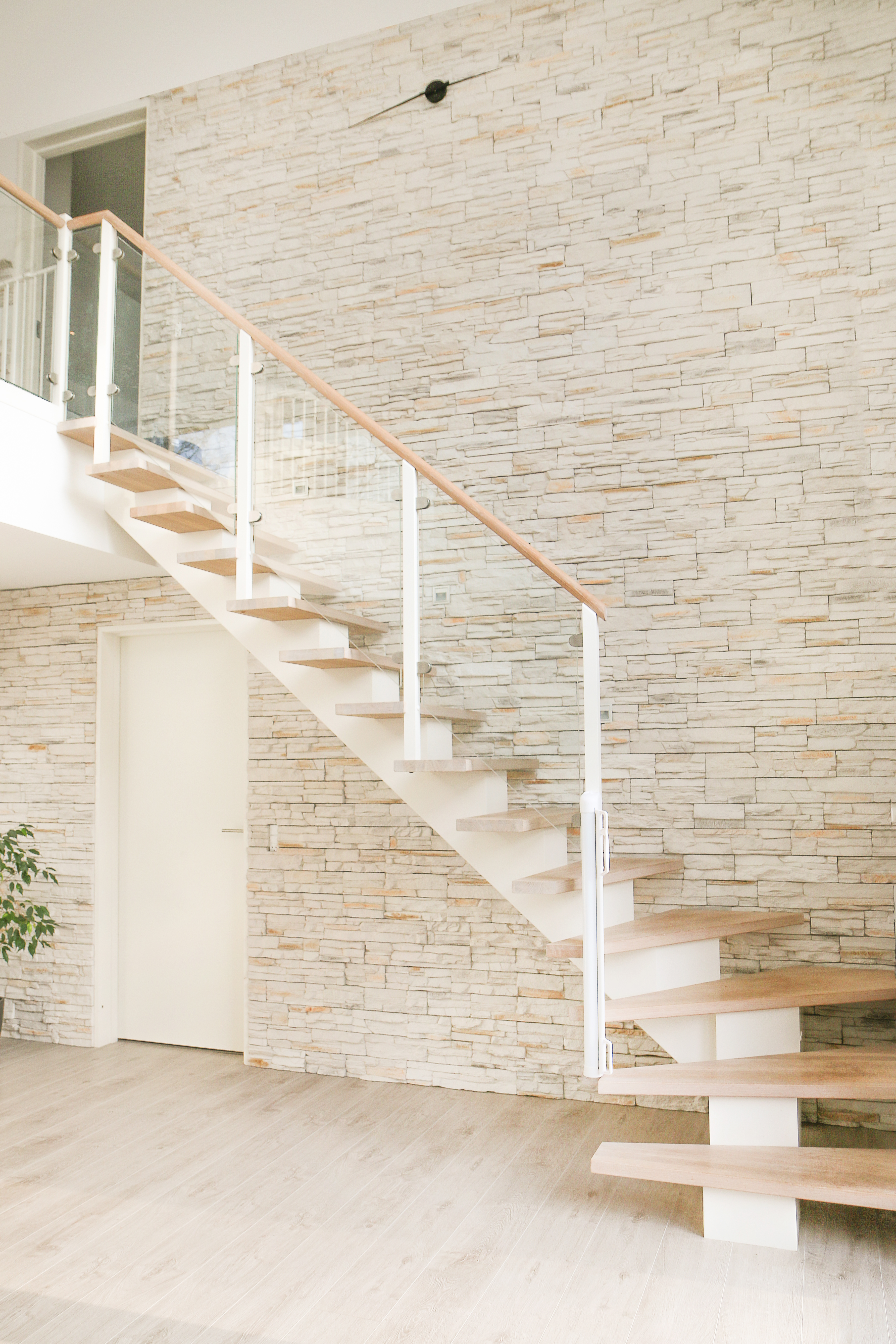 97 Kvartsvingstrappe med centervange